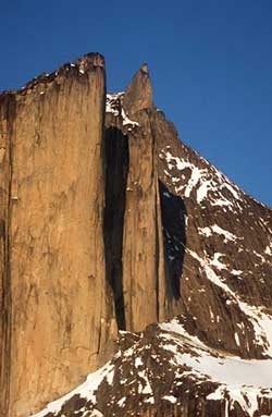 Monte Nalumasortoq e l'arrampicata al Tasermiut Fjord in Groenlandia