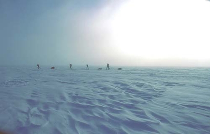 Islanda, ghiacciaio Vatnajokull, Luigi Trippa, Paolo Mantovani, Marco Porta - La traversata del ghiacciaio Vatnajokull in Islanda con gli sci