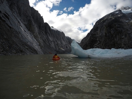 Cerro Mariposa, Patagonia, Paolo Marazzi, Luca Schiera, Ragni di Lecco - The return from Cerro Mariposa down the river Rio Turbio in inflatable canoes