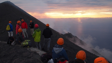 Il vulcano di Stromboli, Isole Eolie, Sicilia - La salita a piedi al cratere del vulcano di Stromboli