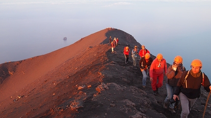 Il vulcano di Stromboli, Isole Eolie, Sicilia - La salita a piedi al cratere del vulcano di Stromboli