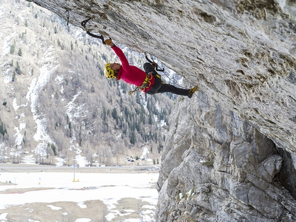 Angelika Rainer, Tomorrows World, Dolomites - Angelika Rainer climbing French Connection D15- at Tomorrow's World in the Dolomites