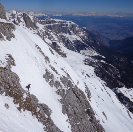 Dolomiti, sci ripido, sci estremo - Sci ripido e sci estremo in Dolomiti: Corno di Denno, in discesa