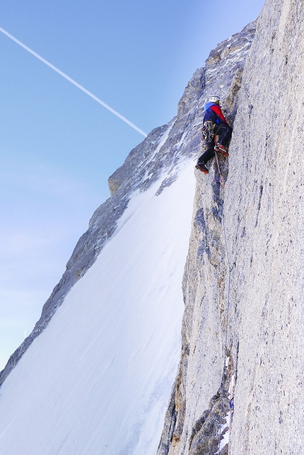 Grandes Jorasses, Monte Bianco, Rolling Stones - Max Bonniot, Leo Billon e Pierre Labbre durante la loro ripetizione di Rolling Stones sulla parete nord delle Grandes Jorasses, Monte Bianco dal 13-05/03/2017