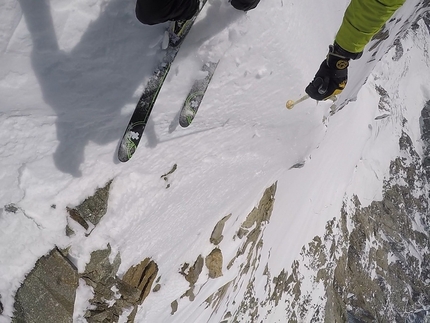 Grandes Jorasses, Whymper, Denis Trento, Mont Blanc - Denis Trento skiiing down the Whymper SW couloir, Grandes Jorasses, Mont Blanc massif