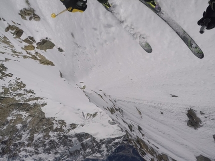 Grandes Jorasses, Whymper, Denis Trento, Mont Blanc - Denis Trento skiiing down the Whymper SW couloir, Grandes Jorasses, Mont Blanc massif