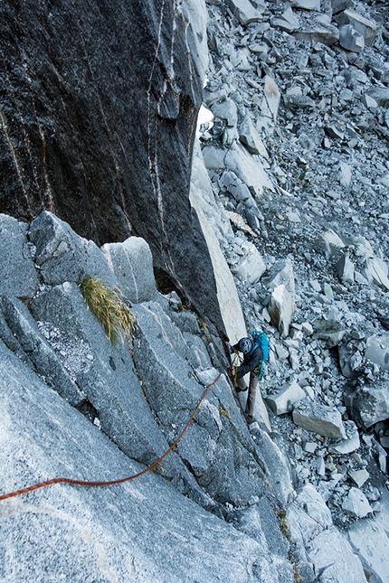 Cerro Mariposa, l'avventura patagonica di Luca Schiera e Paolo Marazzi - Paolo Marazzi sul primo tiro della via Produci consuma crepa parete NE del cerro Mariposa 