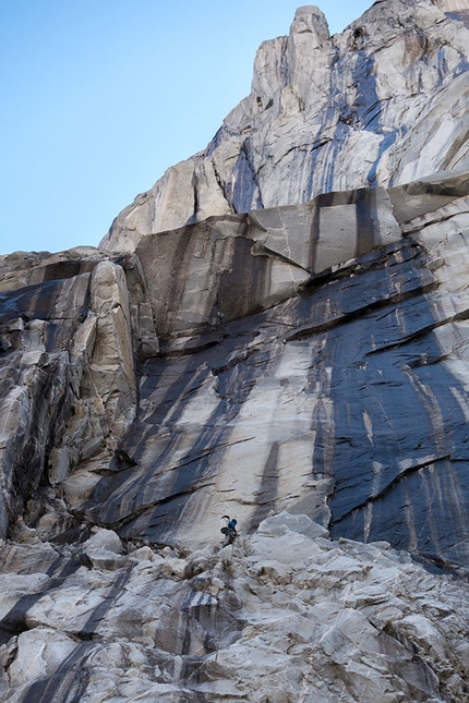 Cerro Mariposa, l'avventura patagonica di Luca Schiera e Paolo Marazzi - Ultima doppia sulla via Produci consuma crepa (NE cerro Mariposa)