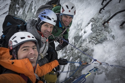 Cervino, Schweizernase, Alexander Huber, Dani Arnold, Thomas Senf - Dani Arnold, Alexander Huber e Thomas Senf durante l'apertura di Schweizernase sulla parete nord del Cervino