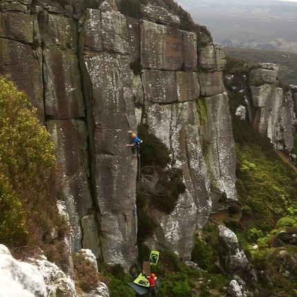 Franco Cookson libera Nothing Lasts a Sandy Crag, pericolosa via di arrampicata trad in Inghilterra