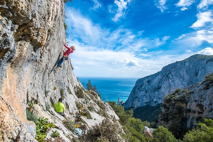Cengia Giradili, Punta Giradili, Sardinia - Cengia Giradili: Elena Congia climbing The Giant, 6c