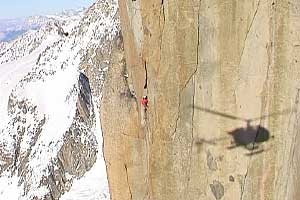 Jean-Christophe Lafaille, Drus, Monte Bianco - Jean-Christophe Lafaille in arrampicata fino a A5 sulla parete ovest dei Drus. Le difficoltà dei Big Wall Californiani trasferite in alta montagna