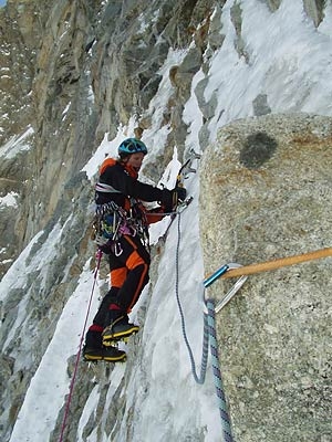 Grandes Jorasses, No Siesta, Robert Jasper, Markus Stofer, Mont Blanc - No Siesta: Robert Jasper and Markus Stofer climb the great route up the North Face of the Grandes Jorasses from 17 to 19 March 2003