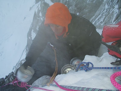 Grandes Jorasses, No Siesta, Robert Jasper, Markus Stofer, Monte Bianco - No Siesta: Robert Jasper e Markus Stofer salgono la grande via sulla parete Nord delle Grandes Jorasses dal 17 al 19 marzo 2003