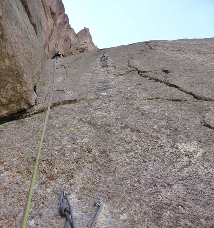 Kirghizistan 2016, Pamir Alai, Gianni Ghiglione, Marina Giordano, Roberto Romano, Gianfranco Patrucco - Small Asan Mille papaveri rossi: sul settimo tiro, 7b