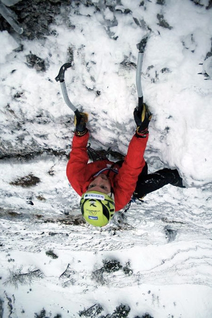 Gratta e vinci - Florian Riegler on the thin 4th pitch of Gratta e vinci (120m, M10, WI 5) Passo delle Pedale/Mendola, Italy