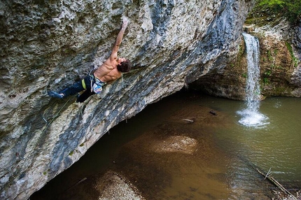 Domen Škofic - Domen Škofic making the first repeat of 'In time' at Sopota in Slovenia, a 9a put up by Jernej Kruder