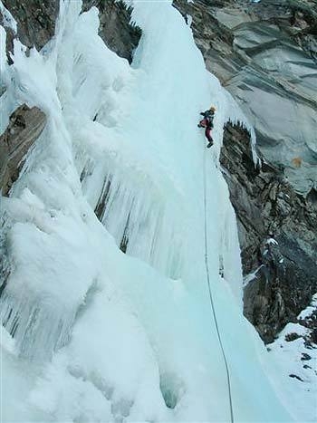 Ice climbing in Valle di Tures