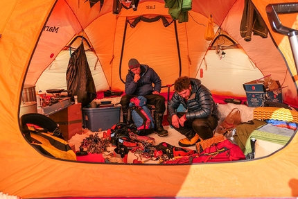 Greg Boswell, Will Sim, Alaska - Greg Boswell e Will Sim in Alaska, sul ghiacciaio Buckskin Glacier