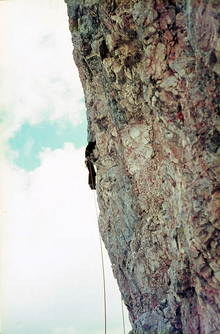 Enzo Cozzolino. Il ricordo che si trova, il ricordo che si lascia. Di Flavio Ghio - Terza sorella: via nuova parete ovest 500m 5+  1970 