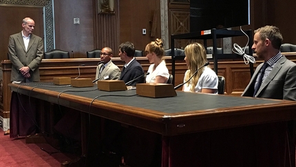 Sasha DiGiulian, Tommy Caldwell - I climbers Kai Lighnter, Alex Honnold, Libby Sauter, Sasha DiGiulian e Tommy Caldwell al Senato per proteggere i monumenti nazionali