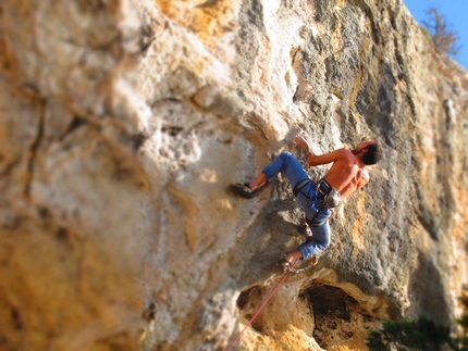 Arrampicare a Ibiza - Alessandro Barbato nel Sector Santuario