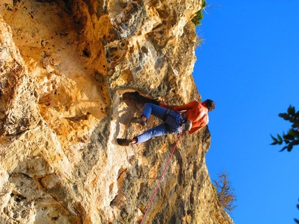 Arrampicare a Ibiza - Alessandro Barbato nel Sector Santuario