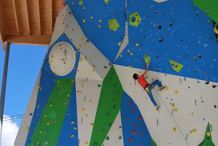 Campitello di Fassa, Campionato Europeo di Arrampicata Sportiva 2017 - Adam Ondra prova una via nella palestra d'arrampicata ADEL a Campitello di Fassa