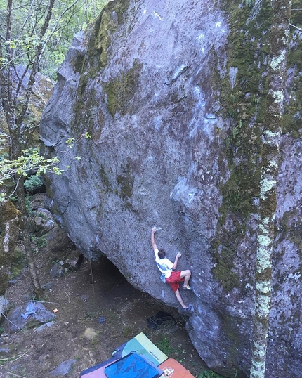 Giuliano Cameroni, Valle Bavona, Svizzera - Giuliano Cameroni durante la prima libera di GGG - Grande gigante gentile - in Valle Bavona.