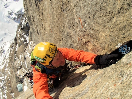 Marek Raganowicz, Baffin Island, The Ship's Prow - Marek Raganowicz making the first ascent of MantraMandala, East Face of The Ship's Prow, Baffin Island