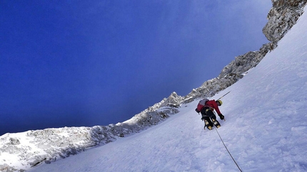 Hervè Barmasse, David Goettler, Shisha Pangma - Hervè Barmasse ascending the south face of Shisha Pangma (8027m) on 21/05/2017, via the Girona route together with David Goettler