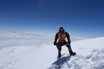 Everest & Co, good and bad news from the highest mountains in the world