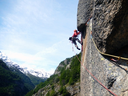 Via della Rivoluzione al Caporal in Valle dell'Orco: richiodatura e intervista a Ugo Manera