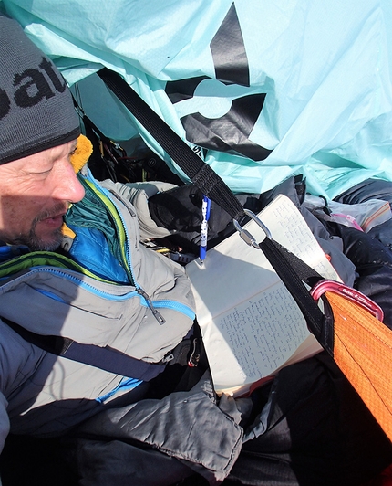 Marek Raganowicz, Isola di Baffin - Marek Raganowicz durante la prima salita di MantraMandala, parete est di The Ship's Prow, Isola di Baffin