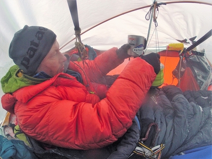 Marek Raganowicz, Baffin Island - Marek Raganowicz making the first ascent of MantraMandala, East Face of The Ship's Prow, Baffin Island