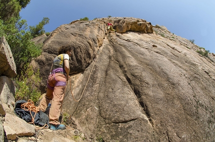 Monte Acutzu Sarrabesu arrampicata trad Sardegna - Maurizio Oviglia e Cecilia Marchi su La Febbre del Sabato Sera a Monte Acutzu Sarrabesu