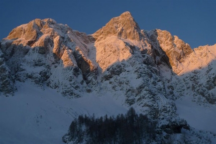 Perfect winter climbing conditions in Slovenian Alps
