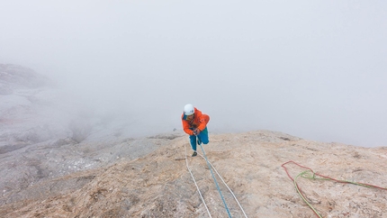 Ricordi nebbiosi, Cima della Busazza, Civetta, Dolomiti - Durante la prima salita di Ricordi nebbiosi, Cima della Busazza, Dolomiti (Giorgio Travaglia, Martin Dejori, Titus Prinoth, Alex Walpoth 02-03/08/2016)