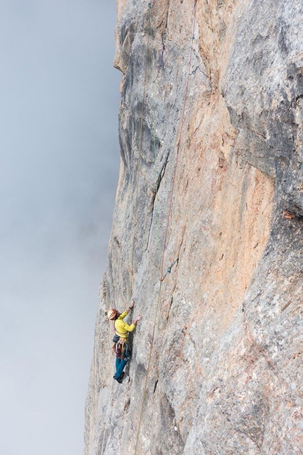 Ricordi nebbiosi, Cima della Busazza, Civetta, Dolomiti - Durante la prima salita di Ricordi nebbiosi, Cima della Busazza, Dolomiti (Giorgio Travaglia, Martin Dejori, Titus Prinoth, Alex Walpoth 02-03/08/2016)