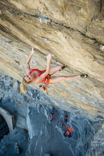 Julia Chanourdie, Tetto di Sarre, Valle d'Aosta - Julia Chanourdie sale Hell’Avaro 8c+/9a al Tetto di Sarre, Valle d'Aosta