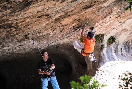 Mauro Dell'Antonia, Lumignano - Mauro Dell'Antonia climbing his Rivoluzione 9a at Lumignano