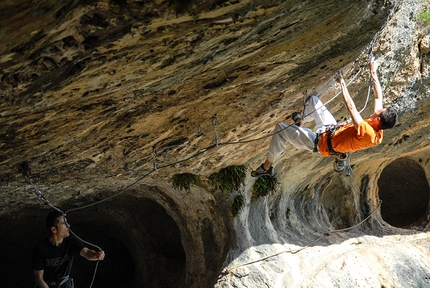 Mauro Dell'Antonia, Lumignano - Mauro Dell'Antonia climbing his Rivoluzione 9a at Lumignano