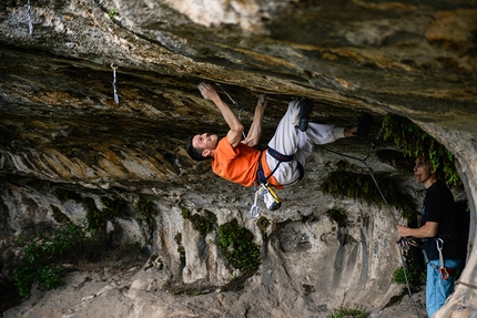 Mauro Dell'Antonia, Lumignano - Mauro Dell'Antonia climbing his Rivoluzione 9a at Lumignano