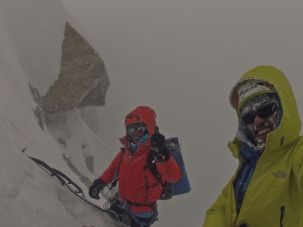 Kunyang Chhish East, Hansjörg Auer, Matthias Auer, Simon Anthamatten - Simon Anthamatten e Hansjörg Auer durante la prima salita di Kunyang Chhish East, Karakorum, Pakistan nel luglio 2013