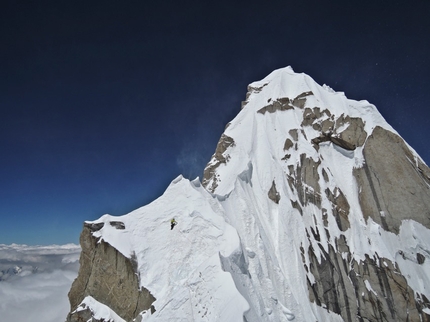 Kunyang Chhish East, Hansjörg Auer, Matthias Auer, Simon Anthamatten - Hansjörg Auer durante la prima salita di Kunyang Chhish East, Karakorum, Pakistan nel luglio 2013, effettuata insieme a Matthias Auer e Simon Anthamatten