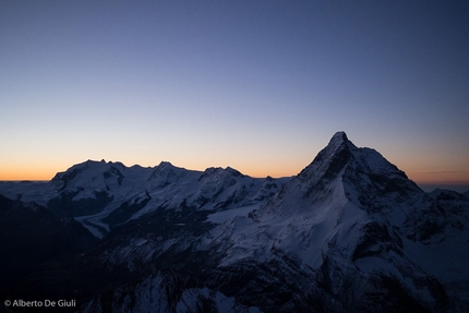 Wandfluegrat, Cresta Sud della Dent Blanche - Dent Blanche Wandfluegrat: l'alba sul Cervino e tutto il gruppo del Rosa.