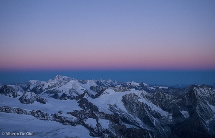 Wandfluegrat, Cresta Sud della Dent Blanche - Dent Blanche Wandfluegrat: i colori del cielo poco prima del sorgere del sole.