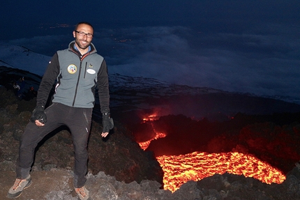 Etna, Sicilia, Vulcani da vivere, Massimo Flaccavento - Monte Etna versante sud, Massimo Flaccavento durante l'eruzione dell'aprile 2017