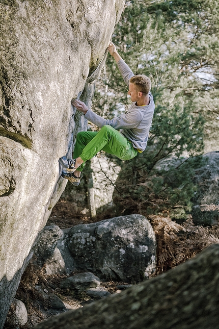 C'était demain, Fontainebleau, boulder, Jacky Godoffe, Jakob Schubert, Anna Stöhr - Jakob Schubert tenta C'était demain 8A a Fontainebleau, Francia