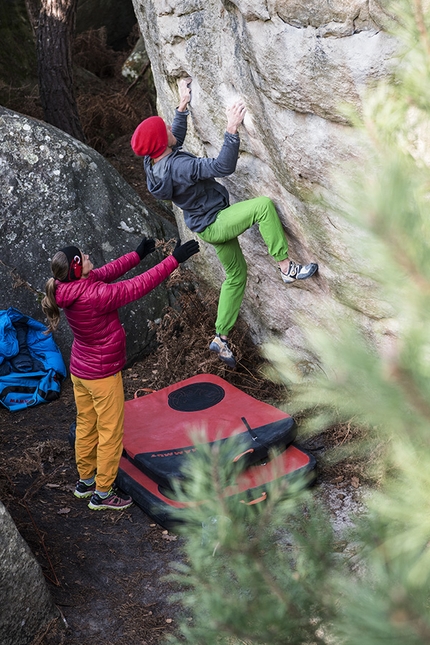 C'était demain, Fontainebleau, boulder, Jacky Godoffe, Jakob Schubert, Anna Stöhr - Jakob Schubert, spotted by Anna Stöhr, attempting C'était demain 8A at Fontainebleau, France